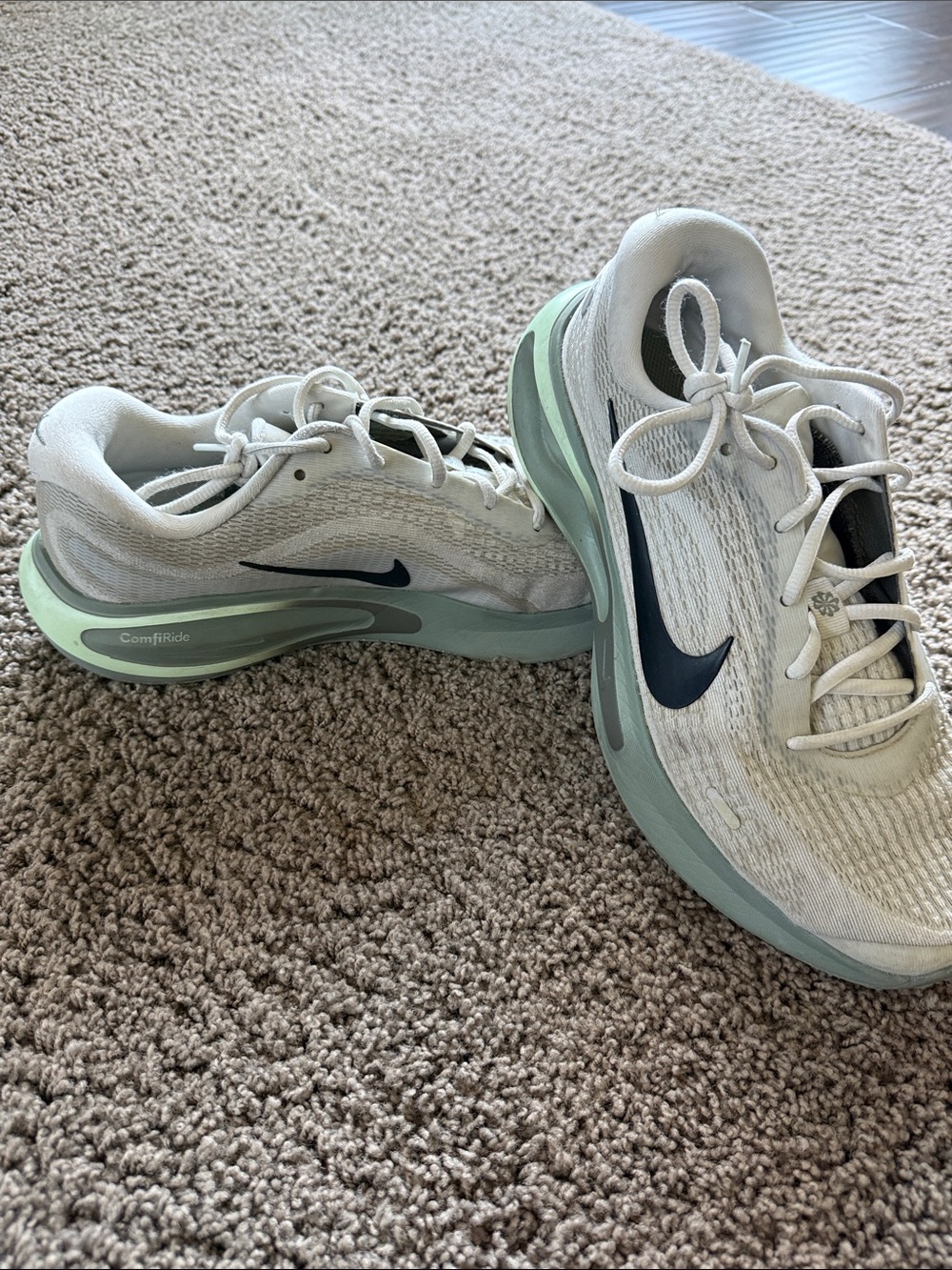 Nike Men’s (10.5) White & Mint Running Shoes